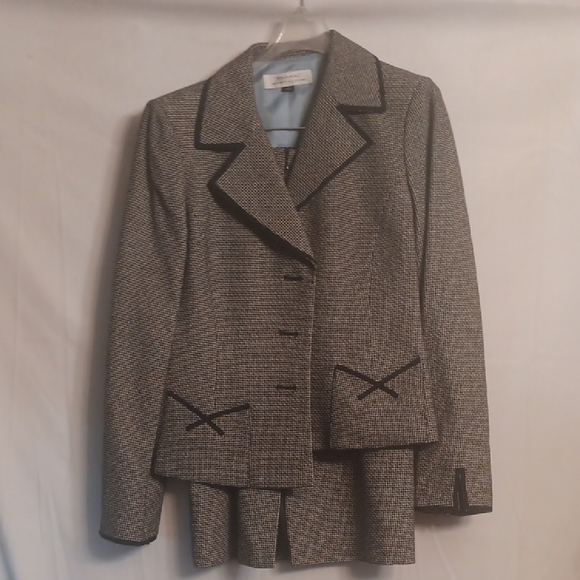 Tahari Women's Black and Gray Jacket Size 6